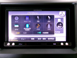 フルセグテレビ搭載。DVD・CD再生、SDカード、USB入力、Bluetoothオーディオに対応しています。
