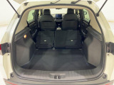 リアシートを倒せば広々荷室の出来上がり♪アレンジ次第でさまざまな荷物が積み込めますよ。