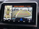 【パノラミックビューモニター】専用のカメラにより、上から見下ろしたような視点で360度クルマの周囲を確認することができます☆死角部分も確認しやすく、狭い場所での切り返しや駐車もスムーズに行えます。