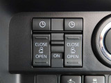 スライドドアの操作が運転席で出来ます。