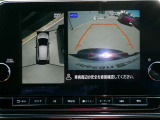 まるで上空から見下ろしているような感じで駐車が楽にできるアラウンドビューモニター!