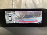狭い場所での駐車やすれ違いなどでより的確な運転操作に役立つ360&deg;ビューモニターが装備されています。
