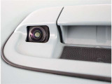 バックカメラが付いているので後方確認が非常にしやすいです。今や運転初心者も熟練者も必須装備!ついていて損はないですね♪