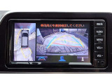 車を上から見下ろした視点で駐車をサポートするパノラマビューを搭載。運転席から確認しにくい車両周囲の状況を確認できます。