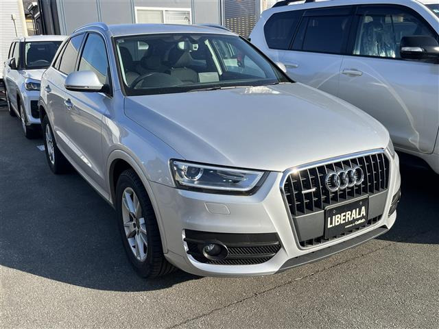 アウディ Q3 