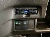 ハンドルの左下にETCがついています。高速道路の料金所の通過も楽々です。 カードの取り出しもしやすい場所についています。