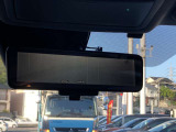 インテリジェントルームミラー 車内の障害物(後席の人、ラゲッジルームの荷物)を飛び越えて後方を鮮明に確認出来 安全です