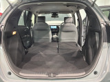 リア席を倒せば広々とした空間の出来上がり!床が低くフラットになり、天井までの高さがありますので積載が便利です。