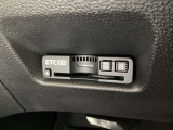 ハンドルの左下にETC2.0がついています。高速道路の料金所の通過も楽々です。 カードの取り出しもしやすい場所についています。
