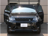 車のフロントウインドウに取り付けられたヒータで霜や氷を素早く溶かすために使用されます。特に寒冷地での冬季に便利です!