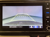 【バックカメラ】運転が苦手な方も車庫入れラクラクです!ギアをリバースに入れれば自動的に切り換わりますので、面倒な操作は不要です♪狭い駐車場もお車を傷つけず安心ですね!