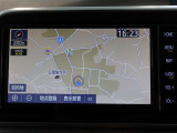 純正ナビを装備。タッチパネル式で使いやすく、お出かけもラクラクです。