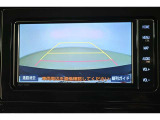 バックガイドモニターで、後方を確認しながら安心して駐車することができます。運転初心者も熟練者も必須の機能ですよ!