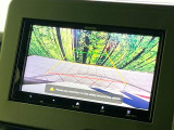 【バックカメラ】駐車時に後方がリアルタイム映像で確認できます。大型商業施設や立体駐車場での駐車時や、夜間のバック時に大活躍!運転スキルに関わらず、今や必須となった装備のひとつです!