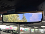 【デジタルインナーミラー】後席の大きな荷物や同乗者で後方が確認しづらい時でも安心!カメラが撮影した車両後方の映像をルームミラー内に表示。クリアな視界で状況の確認が可能です!
