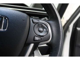 Hondaセンシングの機能のひとつ、アダプティブクルーズコントロール付!アクセルから足を離しても設定したスピードと前車との車間を保ち走行してくれます!車線維持もアシスト☆高速道路で疲労軽減ですね☆