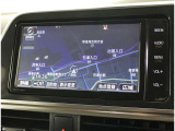 純正ナビを装備。タッチパネル式で使いやすく、お出かけもラクラクです。
