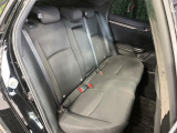 後部座席も気になるようなキズ・汚れやへたり等、大きなダメージはなく、良好な状態です。