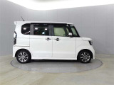 車両価格は、点検・整備費用を含みます。また、ナンバー取得登録・車庫証明の手続きに必要な手数料以外、余分な手数料はいただきません。※税金・法定費用・自賠責保険・リサイクル預託金は別途必要です。