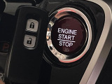 【Hondaスマートキー】カバンやポケットに入れたままでもドアの施錠・解錠が可能なスマートキーを装備。エンジンのオン・オフ時もカギを取り出す必要が無いからとっても便利です♪