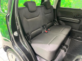 後部座席も気になるようなキズ・汚れやへたり等、大きなダメージはなく、良好な状態です。