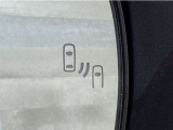 車線変更時の後方確認をアシストしてくれるブラインドスポットモニター!ドアミラーの死角を検知してくれるから車線変更もスムーズです。