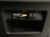 ハンドルの右下にETC2.0がついています。高速道路の料金所の通過も楽々です!。 カードの取り出しもしやすい場所についています。