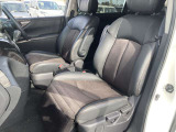 ●仕入れ段階で徹底したチェックを行い、厳しい審査にパスした車だけを展示・販売しています。弊社ではこれをプロチェックと呼び、数十の独自チェック項目に基づき、車の状態を調べ上げています。