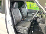 運転席シート廻りは使用感も少なく、良好な状態となっています。前オーナー様が丁寧に使っていたことがよくわかりますね。