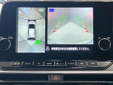 【アラウンドビューモニター】車を上から見下ろしているかのような映像で周囲の状況がひと目で確認、狭い駐車場に駐車するときも安心です♪