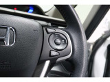 Hondaセンシングの機能のひとつ、アダプティブクルーズコントロール付!アクセルから足を離しても設定したスピードと前車との車間を保ち走行してくれます!車線維持もアシスト☆高速道路で疲労軽減ですね☆