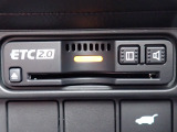 ■【ETC車載器】が装備されています。セットアップをしてお渡しとなり、ETCカードを差し込むだけで高速道路の利用が可能です。