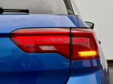 後方からの視認性を高めるLEDテールランプ。夜間や悪天候時でも存在感をしっかりと主張します。