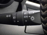 【オートライト】車外の明るさに応じて、自動的にライトの点灯・消灯をしてくれます。