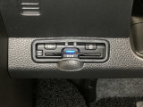 ハンドルの左下にETCがついています。高速道路の料金所の通過も楽々です。 カードの取り出しもしやすい場所についています。