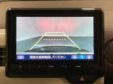 バックでの車庫入れも安心です! リアカメラが付いているバックモニター付のナビを装備しております。操作線もついており距離感も画面から確認できます。