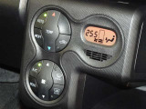 車内を快適に、オートエアコンを装備しています。