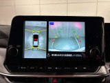 アラウンドビューモニターは真上から見下ろした様に車の周囲を表示することで、駐車時の安全性と利便性を高めます。