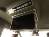 14インチ画面の後席モニター付きです。ロングドライブもお子様を飽きさせません!
