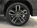 【アルミホイール】純正アルミホイール装備!足元を際立たせ、軽快な走りを演出します!印象もアップし、スタイルも引き締まります!スポーティーさの中にラグジュアリーを感じさせるデザインですね♪