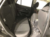 【後部座席】も当然、綺麗・清潔に仕上げております。内装の綺麗なお車は気持ちが良いですし、コンディションのいい車が多いです。これもオススメの1台です。
