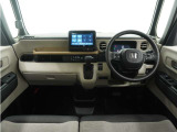 ◆視界広々で非常に運転しやすくロングドライブでも疲れを感じさせないすっきりとまとまったインパネ周りです。