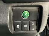 Hondaセンシング用の、VSA(ABS+TCS+横滑り抑制)解除とレーンキープアシストシステムのメインスイッチなどはハンドルの右側に装備しています。燃費に役立つECONボタンもここです。