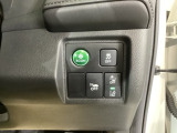 ECONスイッチ操作でエンジンやミッション、エアコンなどを総合的に制御、燃費をよくするようクルマが頑張ります。