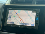 インテリアに馴染む純正ナビがついております。Honda自慢のインターナビは渋滞情報だけでなく天気情報、災害情報、安否情報など多彩な情報をご提供するHonda独自の「通信型ナビ」となっております。