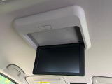 【フリップダウンモニター】大画面モニターで後席でもエンタメをお楽しみいただけます。小さなお子様にも大人気の装備です♪