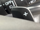 ★パドルシフト★ ハンドルにある『+』と『-』のレバーを指先で操ることで、マニュアル車感覚のシフトチェンジが楽しめるパドルシフトです☆