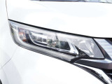 【ヘッドライト】省電力で長寿命の明るく運転しやすいLEDヘッドランプです。明るく照らすので暗い夜道からお客様を守ってくれます。