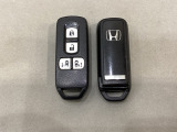 スマートキー付きですからドアロックの開閉およびエンジンスタートが楽々です。電動スライドドアの開け閉めもボタンで操作できます。スペアキーも同じものを用意しております。