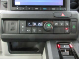 AUTOエアコンでいつでも快適な温度に!さらに運転席にはシートヒーターも付いてます。